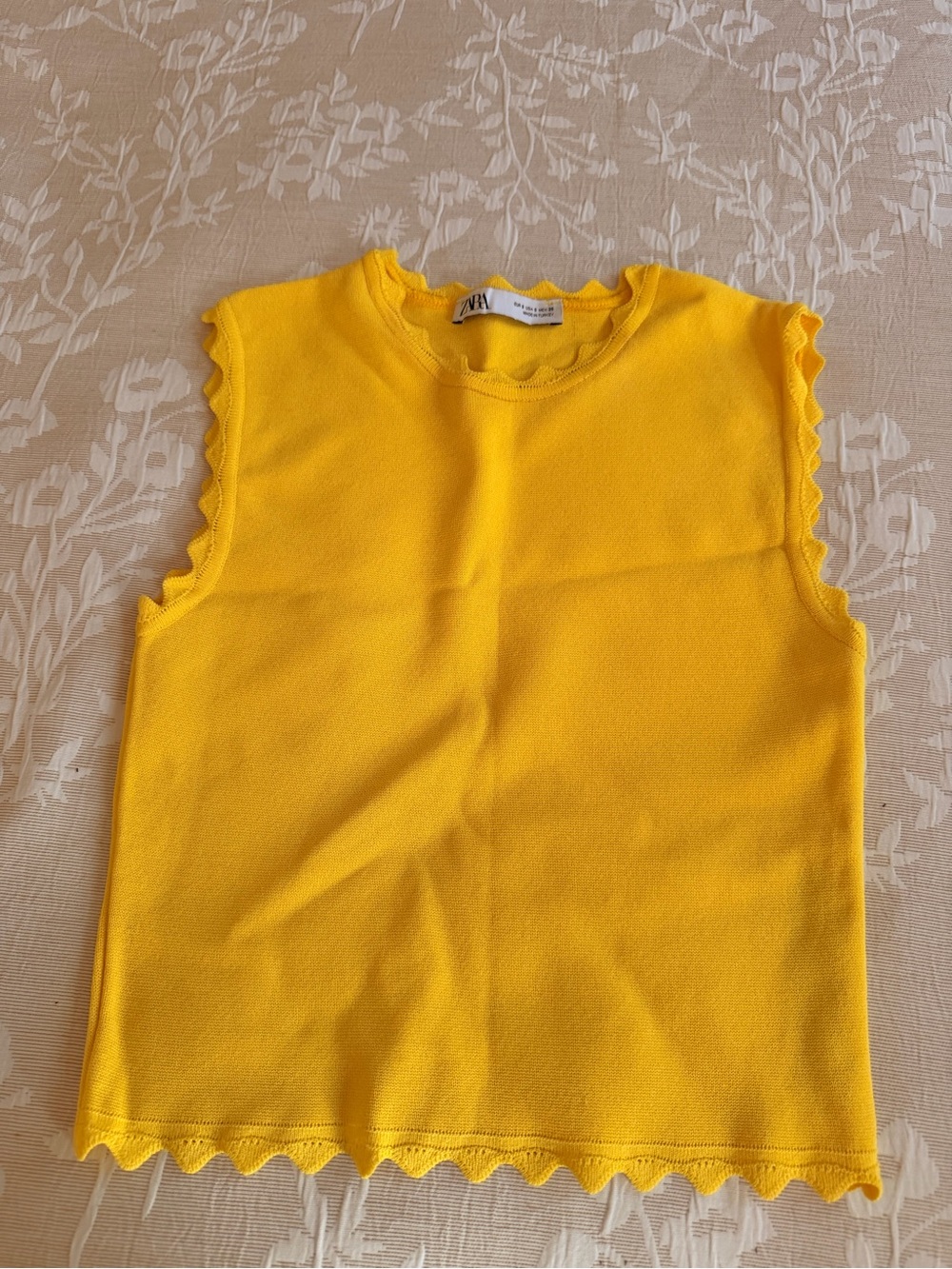 Zara women Bright Yellow Sleeveless Top with Scallop Trim